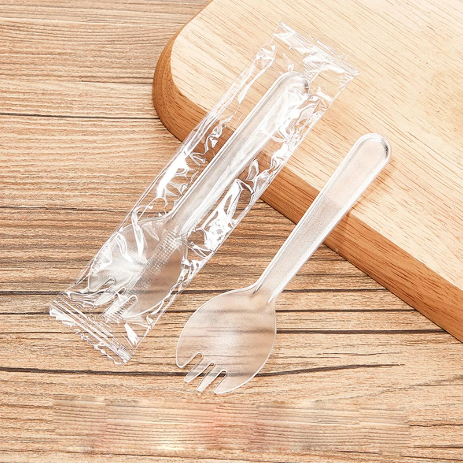 Small Disposable Spork, 100PCS Eco-Friendly Durable and Strong Plastic Sporks Great for School Lunch, Picnics or Restaurant and Party Supply (Clear)